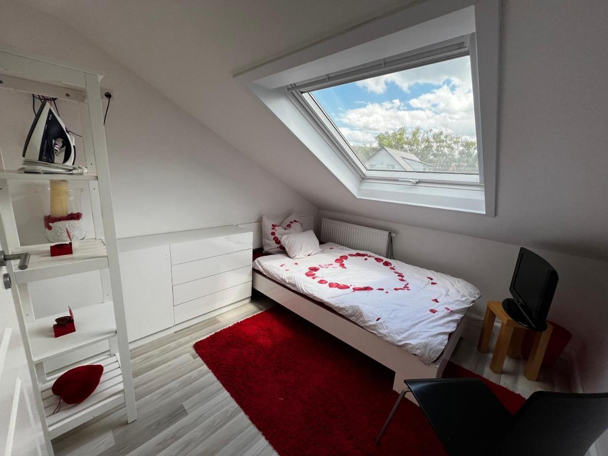Ferienwohnung Schlueter Nussloch Bagian luar foto
